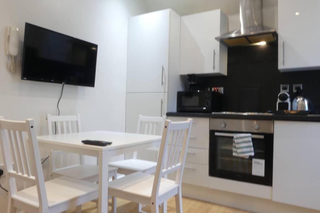 2 Bedroom Apartment Nr City Centre, Uni & Parks Cardiff Esterno foto