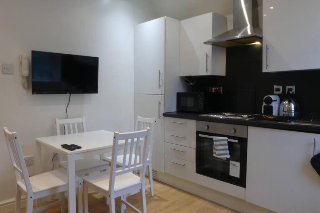 2 Bedroom Apartment Nr City Centre, Uni & Parks Cardiff Esterno foto