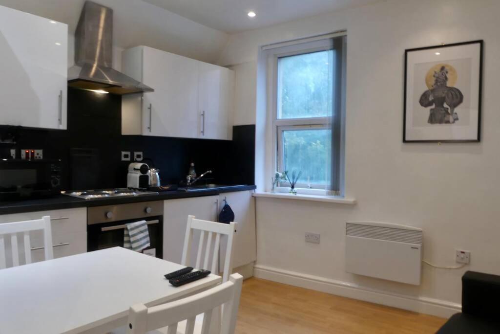 2 Bedroom Apartment Nr City Centre, Uni & Parks Cardiff Esterno foto