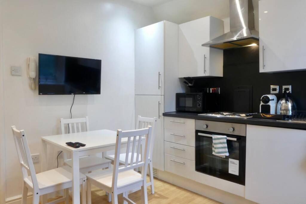 2 Bedroom Apartment Nr City Centre, Uni & Parks Cardiff Esterno foto